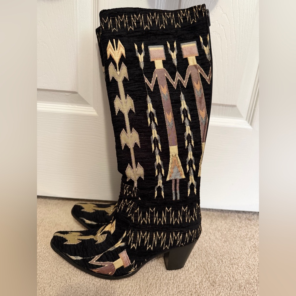 Southwestern Tapestry Boots Black & Gold Tribal Design Mid Heel Women’s 36 US 6 - Picture 2 of 8